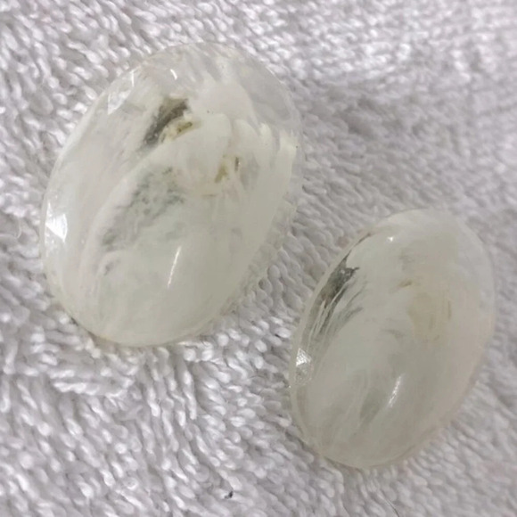 Vintage Marbled Clear Cream Plastic Oval  Clip On Earrings - Picture 3 of 7